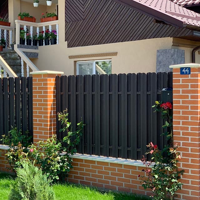 Sipca Metalica Gard TISA Mat BGM-Dublu Maro Inchis RAL 8019